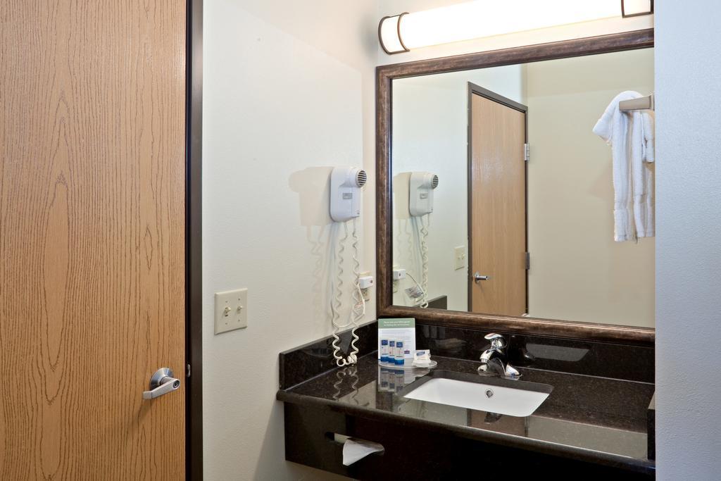 Americinn By Wyndham St. Peter מראה חיצוני תמונה